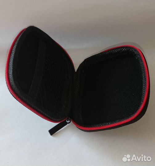 Чехол новый жёсткий для наушников