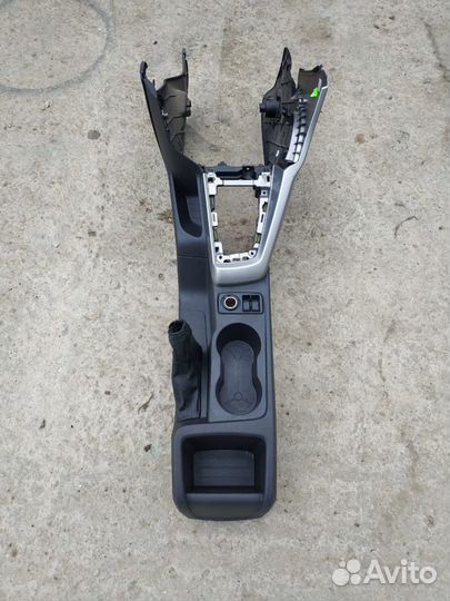 Консоль пола Ford Focus III (2011-2019)