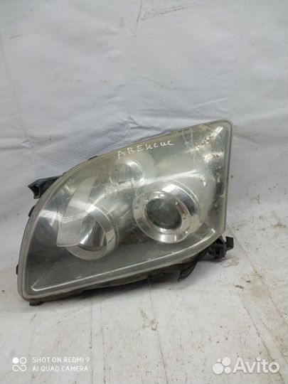 Фара передняя левая Toyota Avensis T250 2002-2010