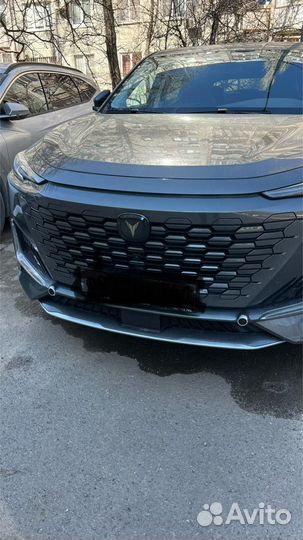 Эмблема на UNI-K