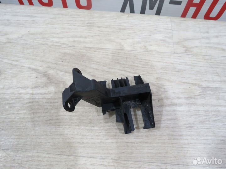 Кронштейн Audi Q3