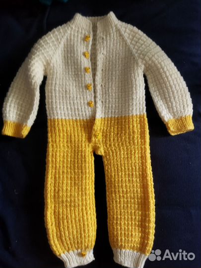 Вязаный костюмчик для новорожденных