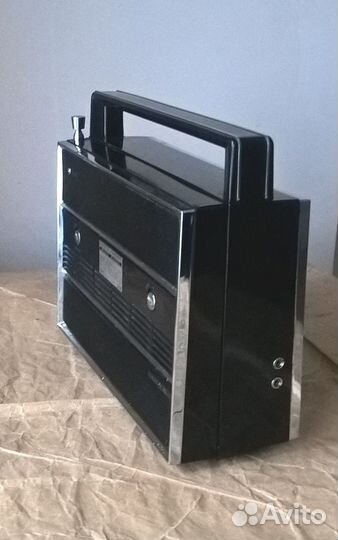 Старинный радиоприемник sony