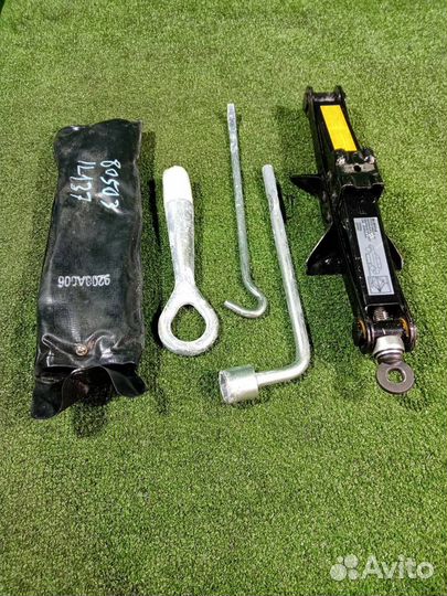 Домкрат Mitsubishi Lancer 10 / Galant Fortis CY4A