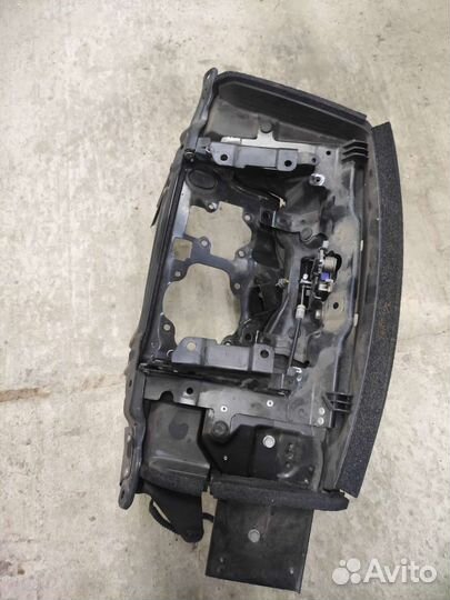 Передняя часть Nissan Leaf Azeo