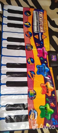 Гигантский напольный синтезатор