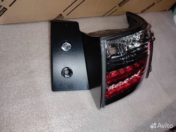 Фонарь правый Lexus CT