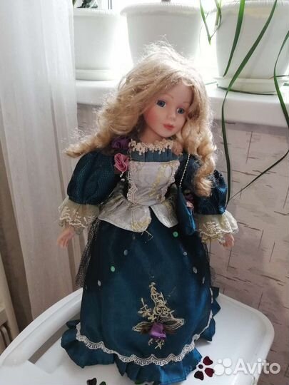 Кукла фарфоровая коллекционная