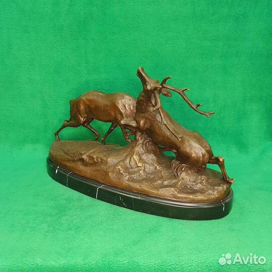 Скульптура бронзовая Схватка оленей