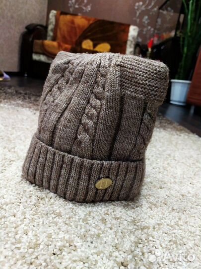 Женская шапка