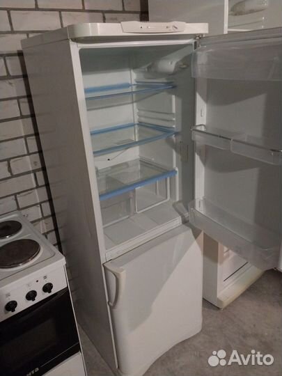 Холодильник 2 камеры Индезит. Рабочий
