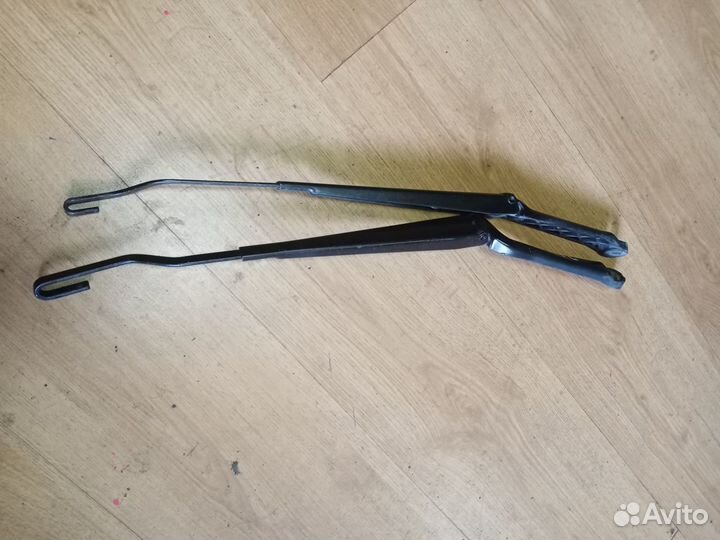 Поводки стеклоочистителей Тойота Авенсис 1