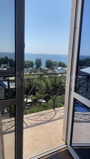 Комната 35 м² в 9-к., 1/4 эт.