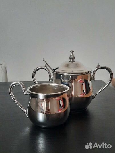 Сахарница и молочник