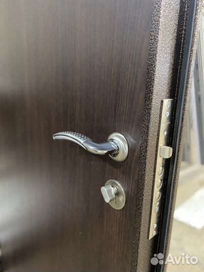 Дверные ручки для входной двери