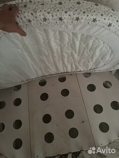 Детская кровать с маятником и матрасом