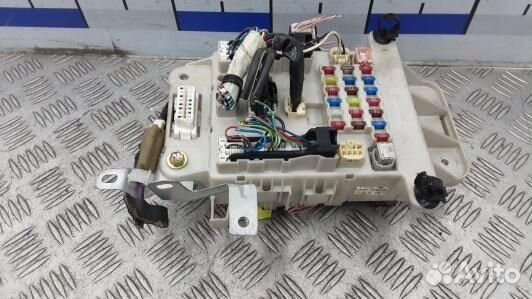 Блок предохранителей toyota RAV 4 ZCA2 (YNI15M101)