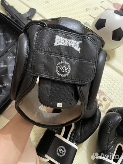 Боксерские перчатки,шлем