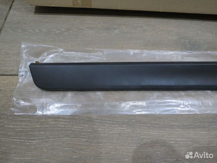 Молдинг передних дверей левый Nissan