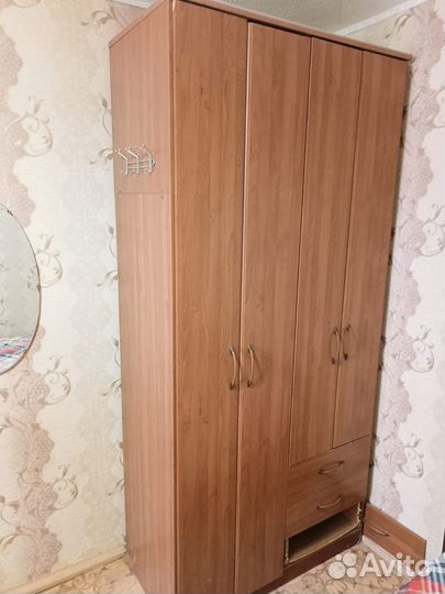 Шкаф платяной б/у