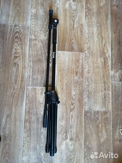 Behringer B-1 со стойкой