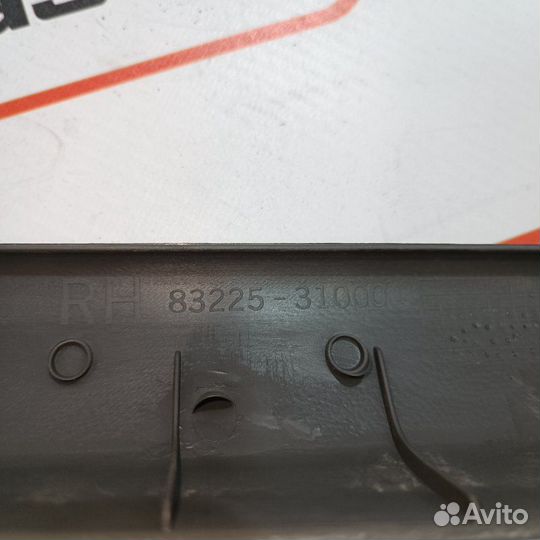 Накладка на порог салона задняя правая Nissan