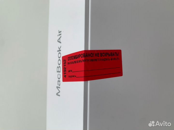 Apple Macbook Air Silver M1 8/256 можно обмен