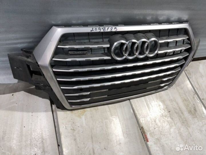 Решетка радиатора Audi Q7