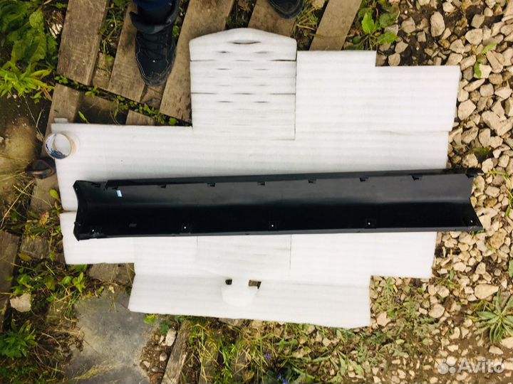 Накладка порога правая Ссанг енг Кайрон