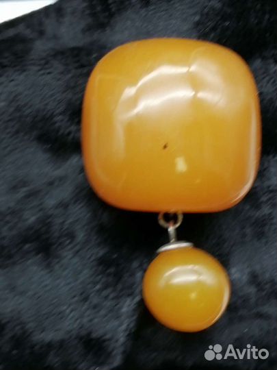 Брошь из прессованного янтаря СССР 
