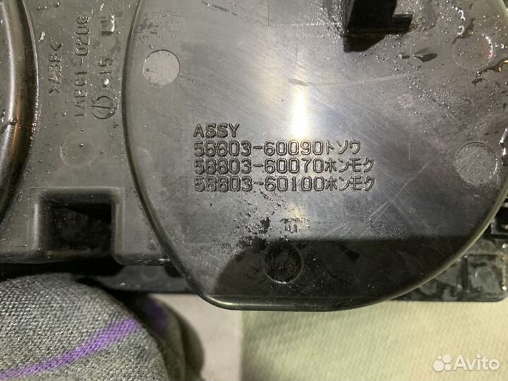 Подстаканник передний Lexus LX570 2007-2015