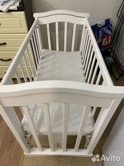 Детская кроватка с маятником люлька