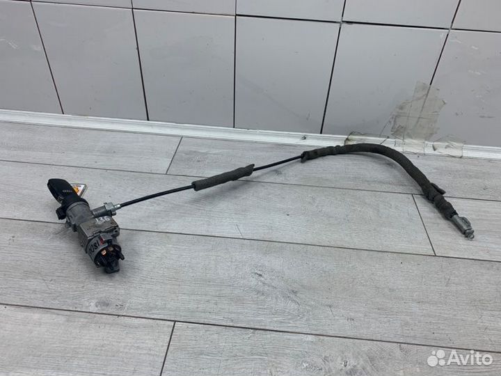 Замок зажигания Audi A4 седан AVF 2004