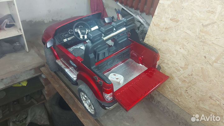 Детский электромобиль