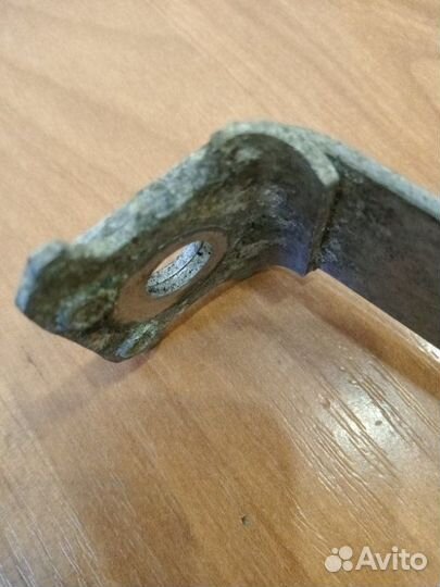 Кронштейн (крепление) топливного бака Volkswagen