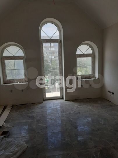 Коттедж 470 м² на участке 9 сот.