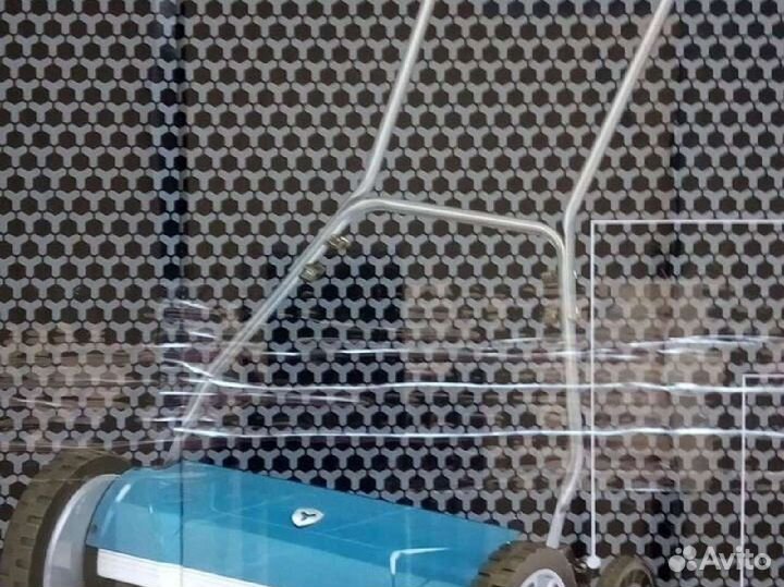 Газонокосилка новая механическая