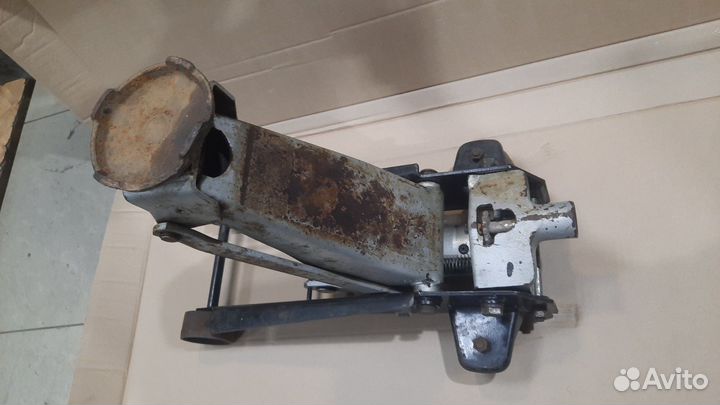 Домкрат подкатной шиномонтажный