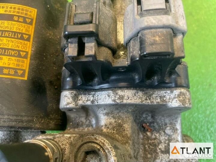 Блок abs toyota prius