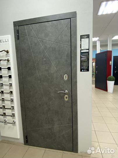 Дверь входная в квартиру с шумоизоляцией зеркалом
