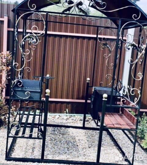 Мангал с крышей