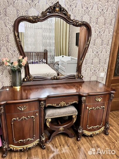 Спальный гарнитур