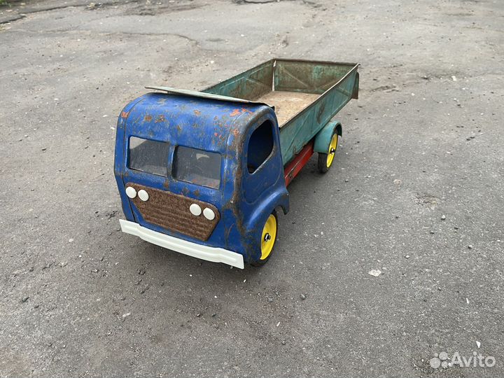 Игрушка машинка СССР лтз