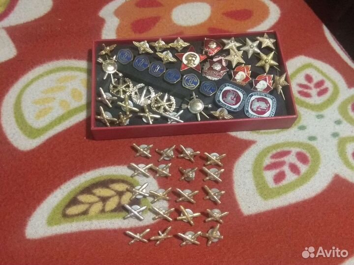 Значки,пуговицы
