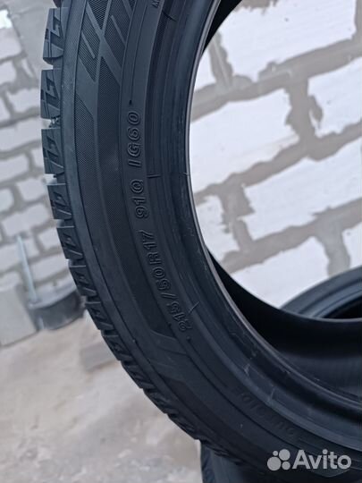 Yokohama Ice Guard IG60 215/50 R17