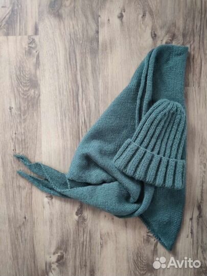 Шапка и вязаная косынка