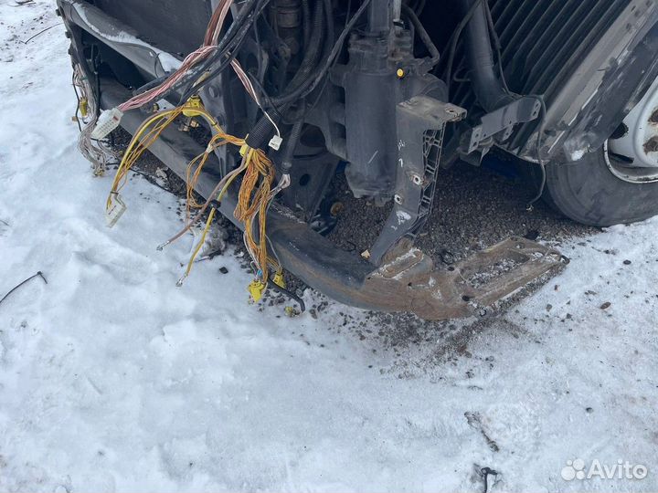 Усилитель бампера перднего