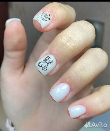 Модель на маникюр и педикюр с покрытием гель лак