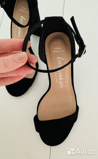 Босоножки новые