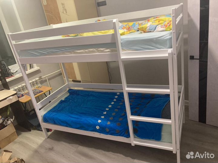 Двухъярусная кровать